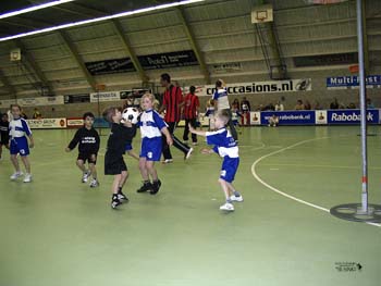 mama_s foto_s van school toernooi korfbal weizigtschool 19-03-2005