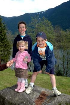 familie uit Canada de klein kinderen van Tante Lenie Ethan_ Duncan en Rachel 2007