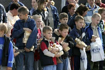 De meiden op de opendag van de politie zhz 09-10-2004