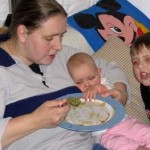 effen het eten van papa en mama proberen 27-02-2005