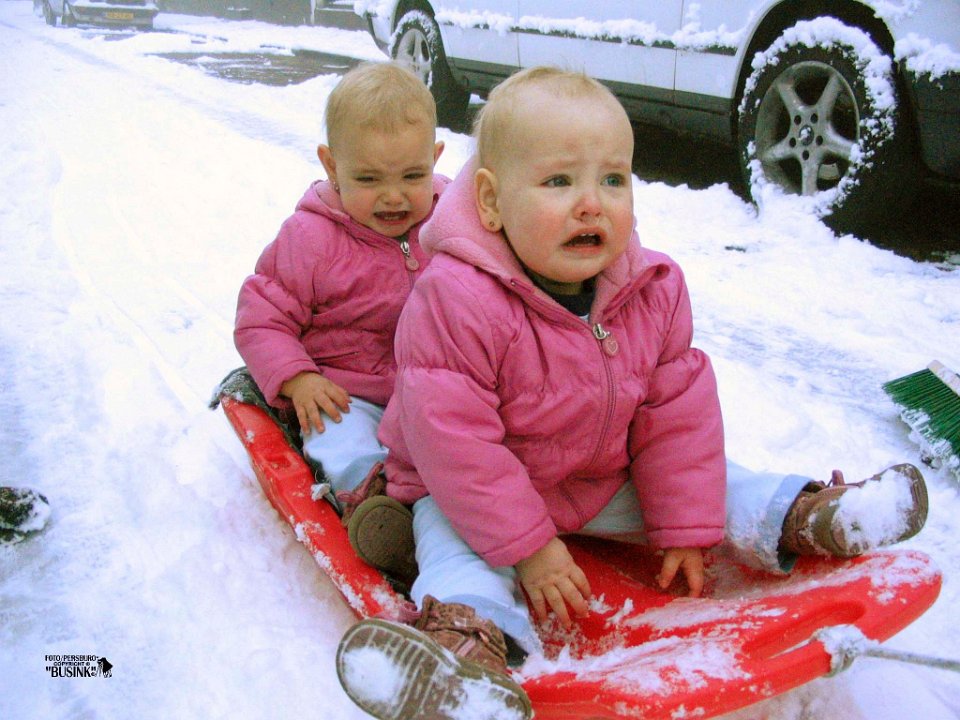 hiep hoera op onze broer zijn verjaardag eindelijk sneeuw 03-03-2006