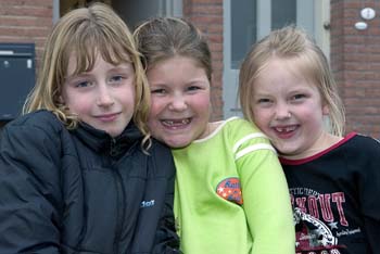 Onze buur meisjes Anouk_ Leslie en Amber 19-03-2005