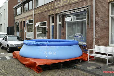 Het zwembad staat al weer 09-06-2007