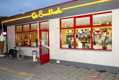 Lekker uit eten bij de snackbar de smulhoek friet gaat er altijd en overal in 09-07-2007