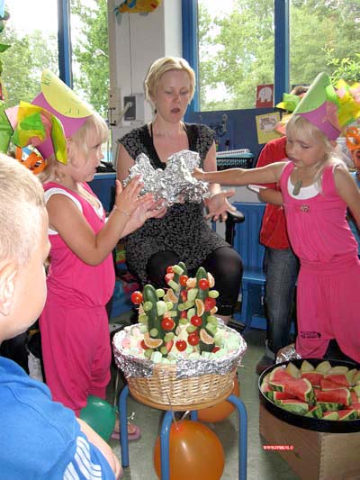 Verjaardag op weizigtschool Kimberly en Isabella 08-07-2009