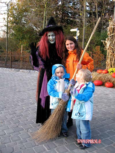 Met Ejup _ Kosovare naar Helloween Plopsaland Panne Belgie 11-08-2009