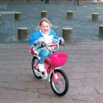 Kimberly kan ook zonder zijwieltjes fietsen 09-03-2010