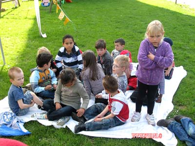 Met school naar de kaasboerderij in Streefkerk 27-04-2010