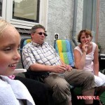 Dirk en Jose op de BBQ kids in zwembad 13-07-2010