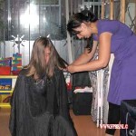 Eva knipt ons haar 23-07-2010