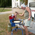 Bruce met Opa en Oma Busink op vakantie in frankrijk 21-08-2008