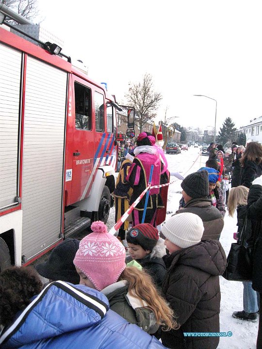 Sinterklaas op weizigtschool 05-12-2010